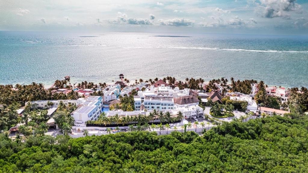 Margaritaville Island Reserve Riviera Cancún resort