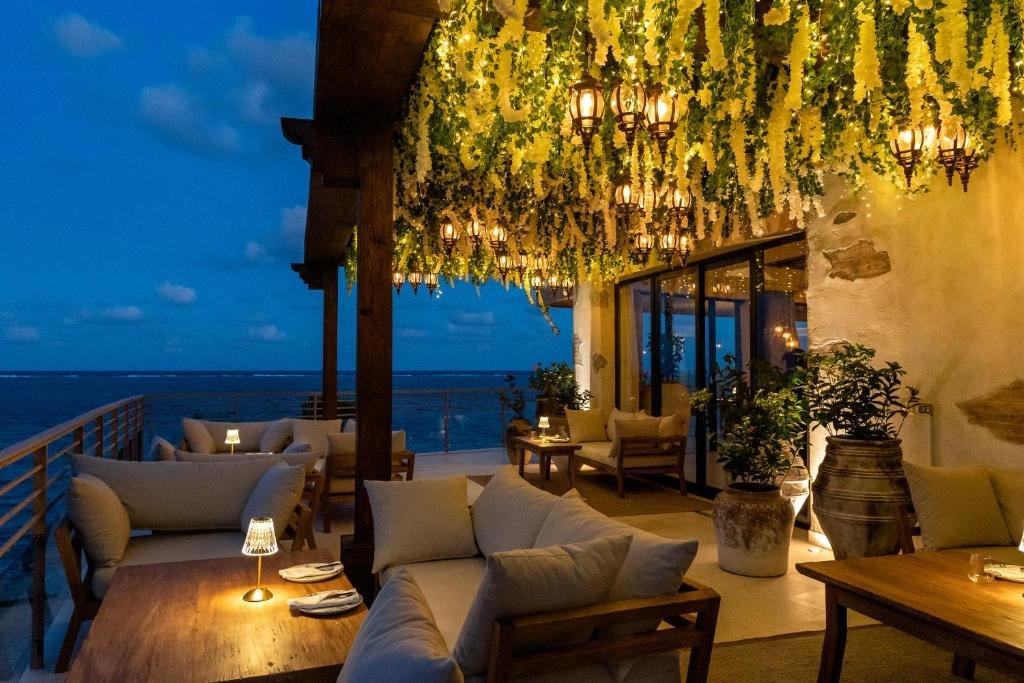 The Fives Oceanfront Puerto Morelos resort