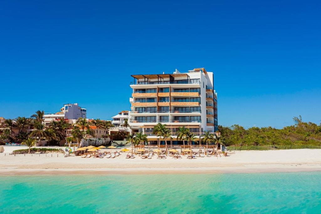 The Fives Oceanfront Puerto Morelos