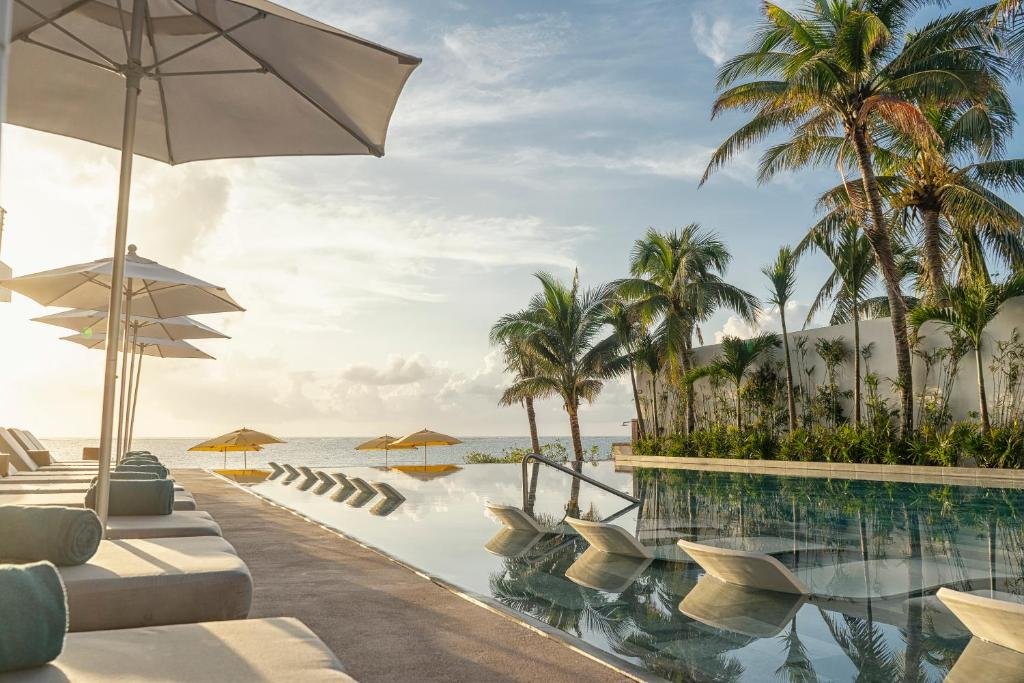 The Fives Oceanfront Puerto Morelos resort