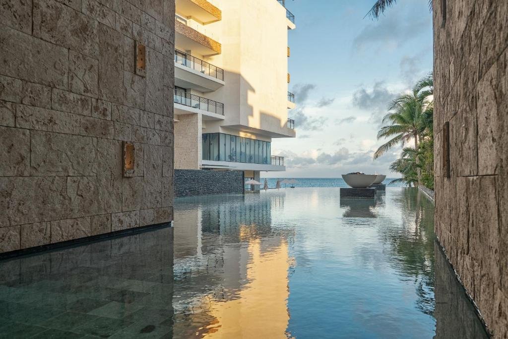 The Fives Oceanfront Puerto Morelos resort