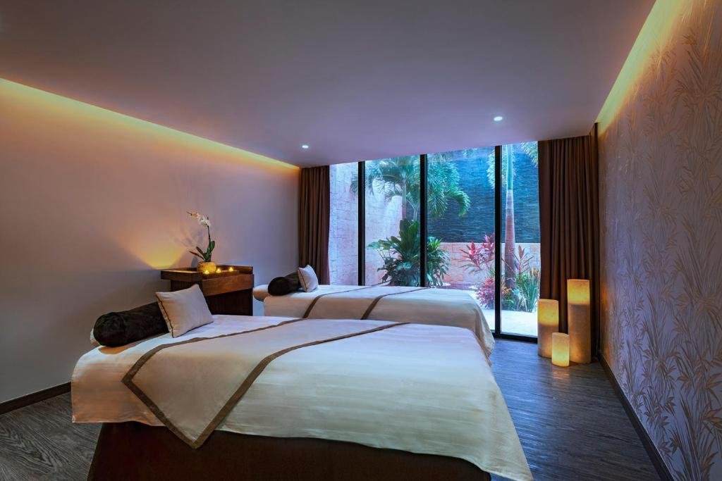 The Fives Oceanfront Puerto Morelos resort