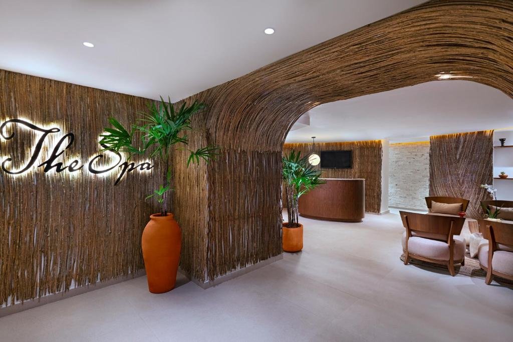 The Fives Oceanfront Puerto Morelos resort
