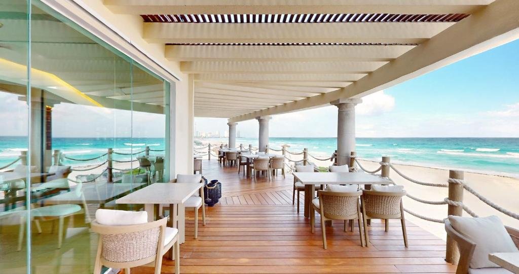 Grand Park Royal Cancún resort