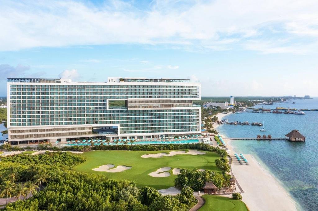 Hyatt Vivid Cancun resort
