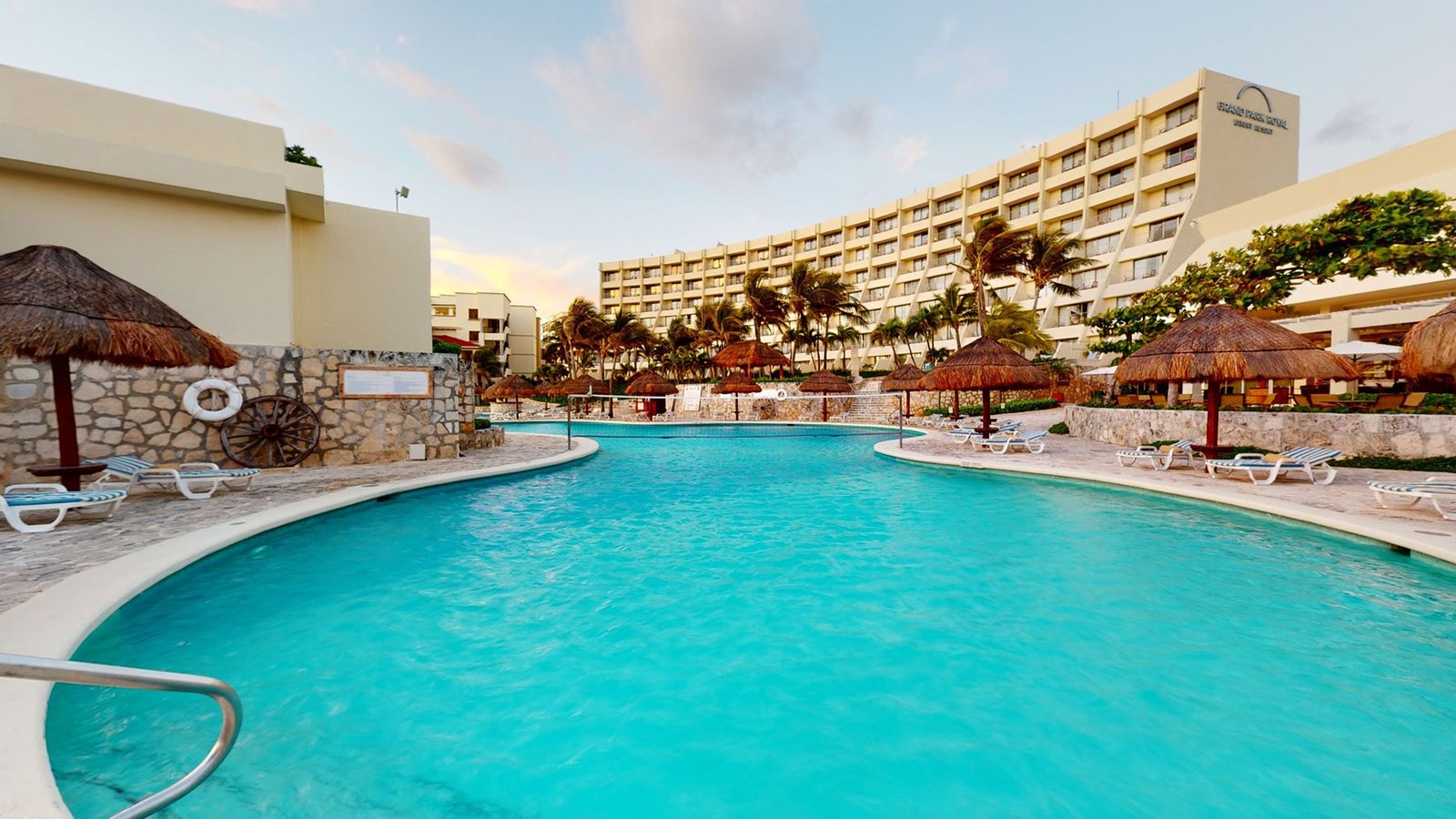 Grand Park Royal Cancún resort