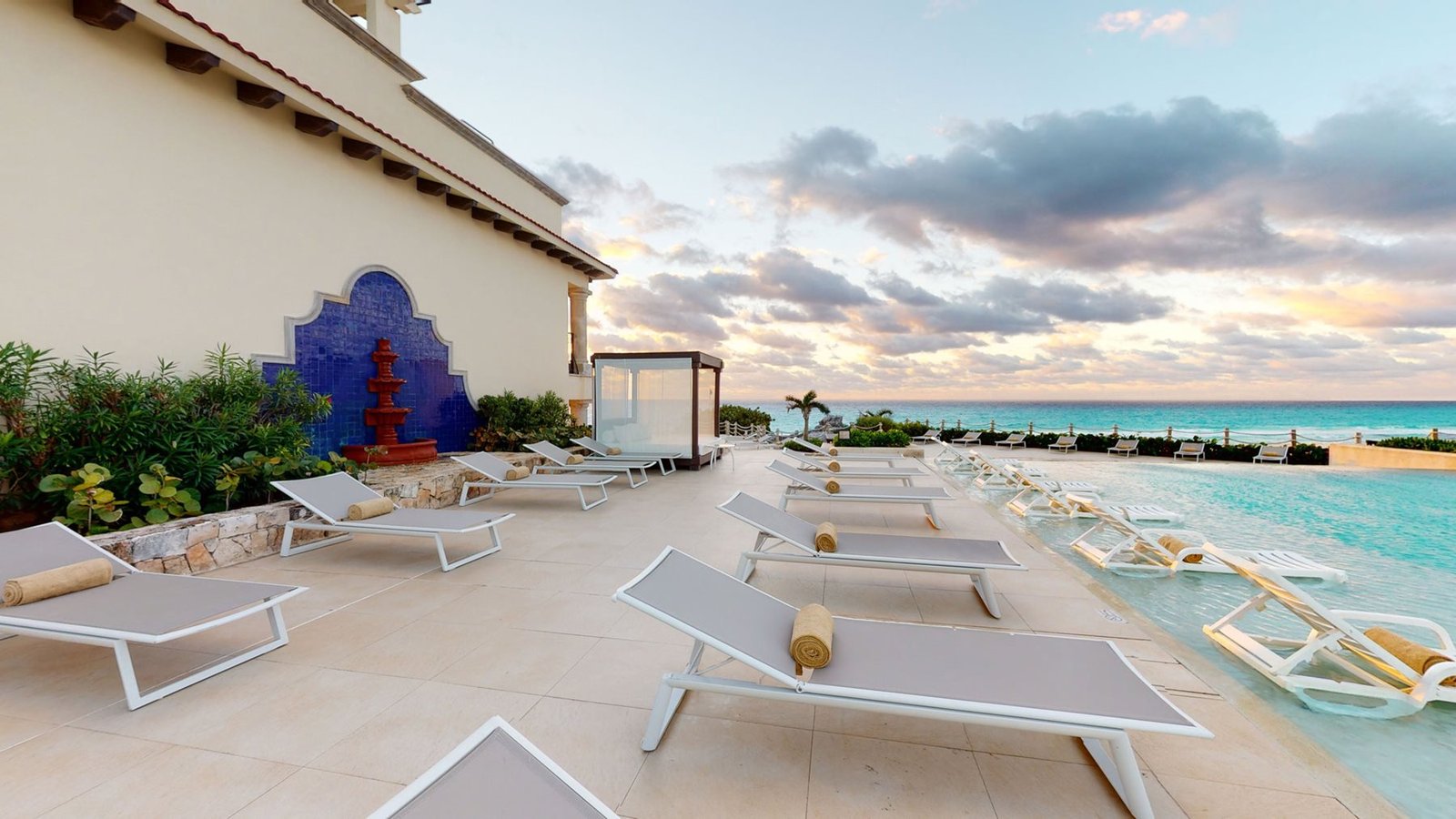Grand Park Royal Cancún resort