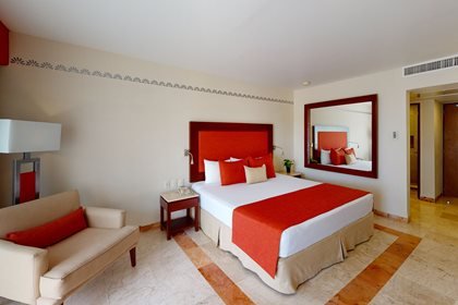 Deluxe King Swim Up at Grand Park Royal Cancún