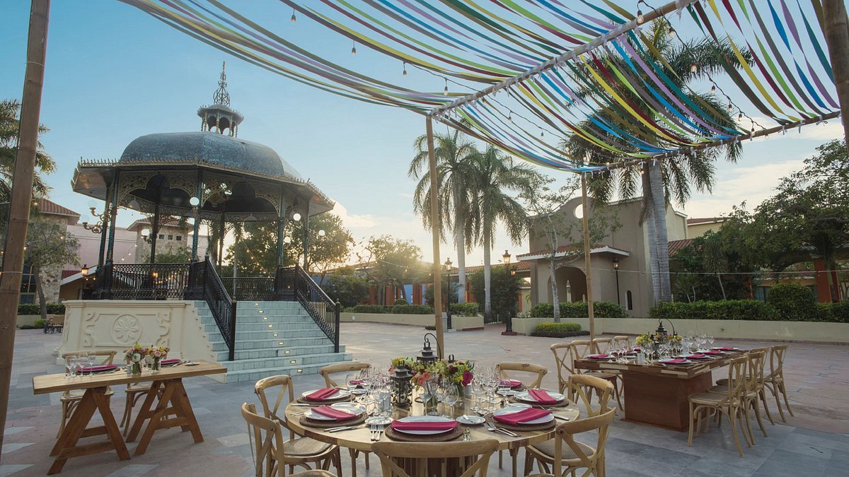Shopping Centre wedding venue at JOIA Paraiso by Iberostar