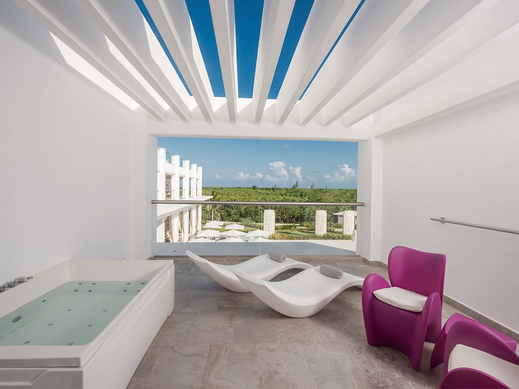 Platinum Deluxe with Hot Tub at Platinum Yucatan Princess