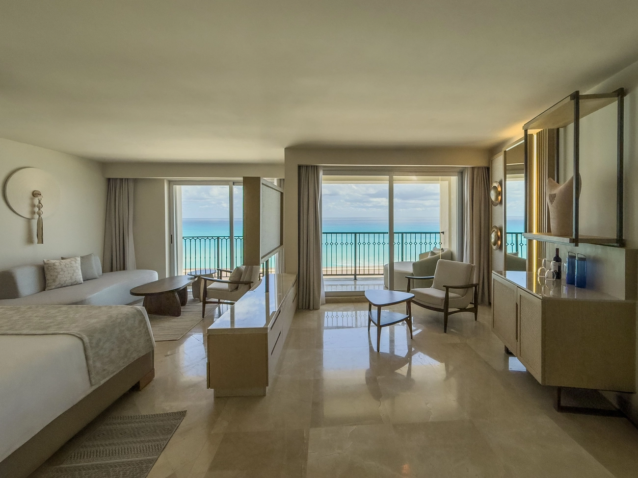 Royal Master Ocean Front Jacuzzi King at Grand Park Royal Cancún