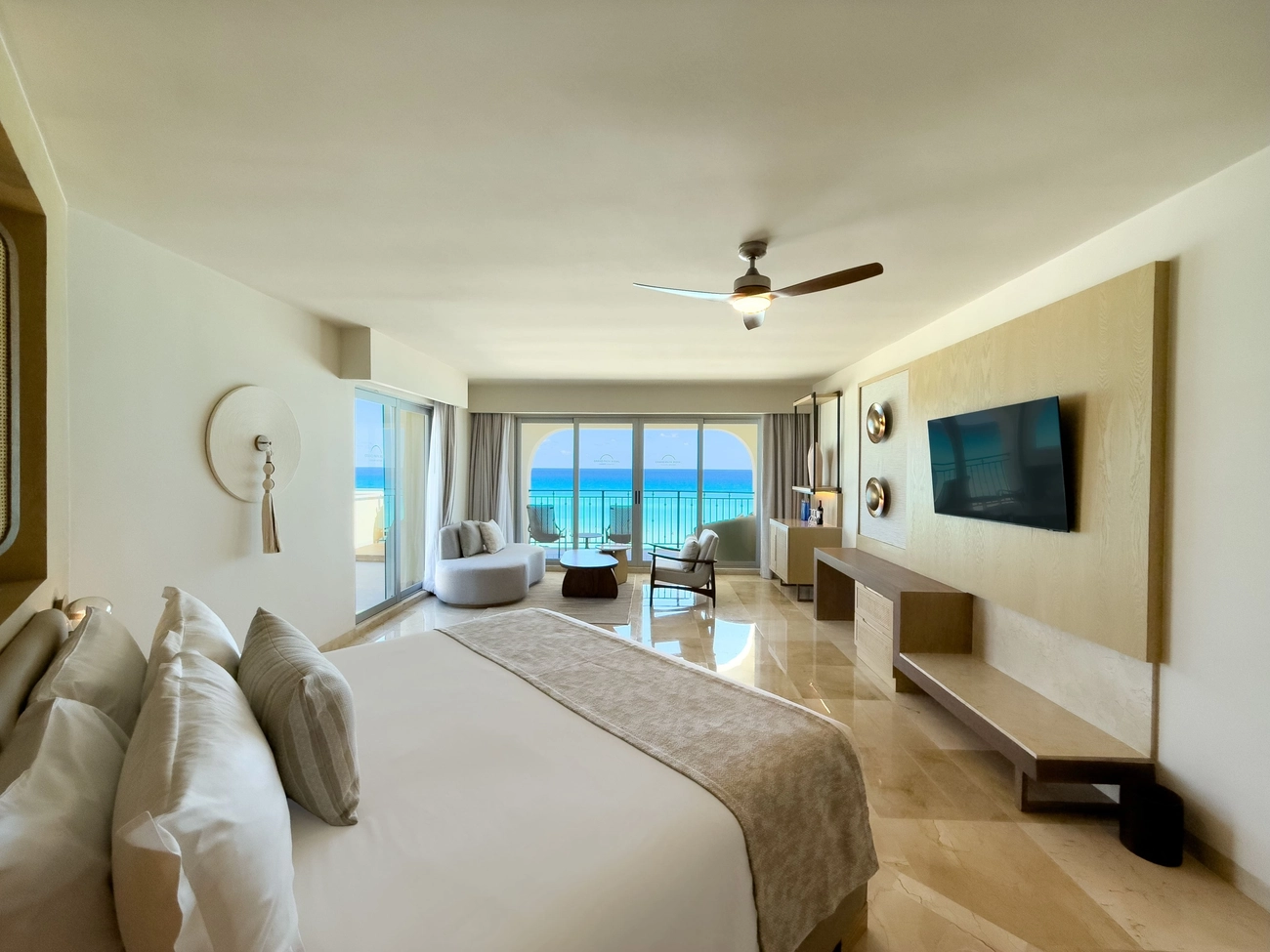 Royal Ocean Front Jacuzzi with Terrace King at Grand Park Royal Cancún