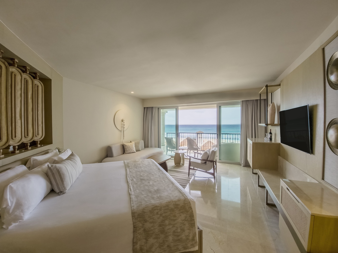 Royal Ocean Front King Jacuzzi at Grand Park Royal Cancún