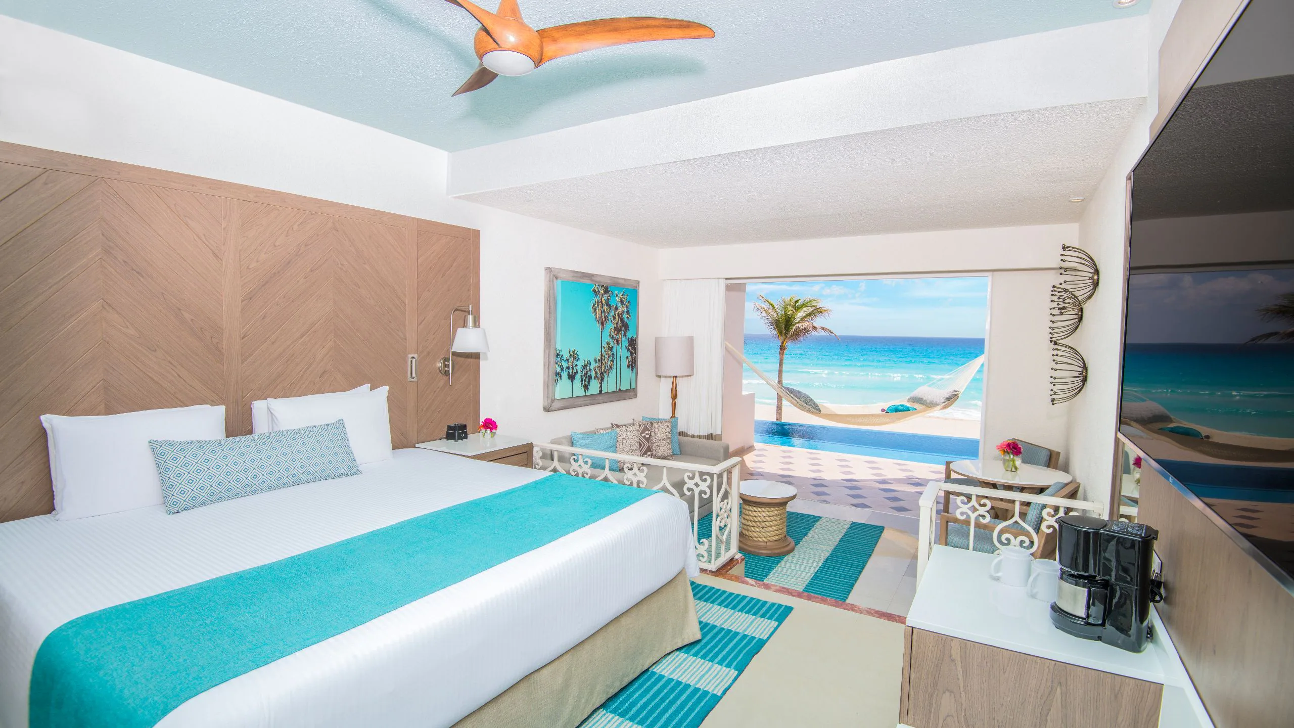 Junior Suite King Beachfront Swim Up (Adults Only) at Sunscape Cancun Resort & Spa