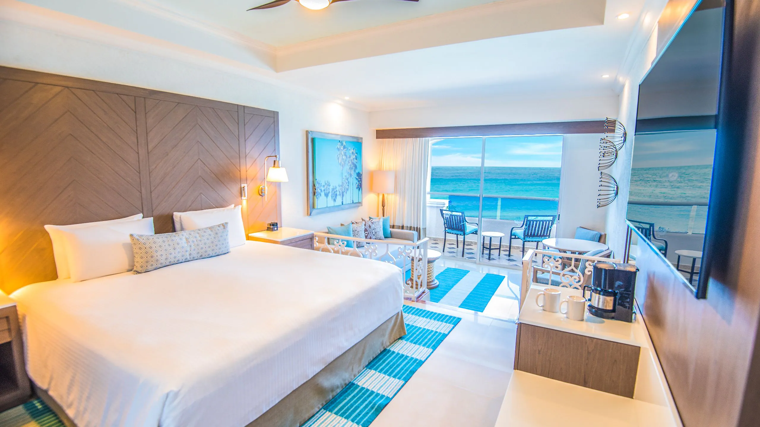 Junior Suite Oceanfront King at Sunscape Cancun Resort & Spa