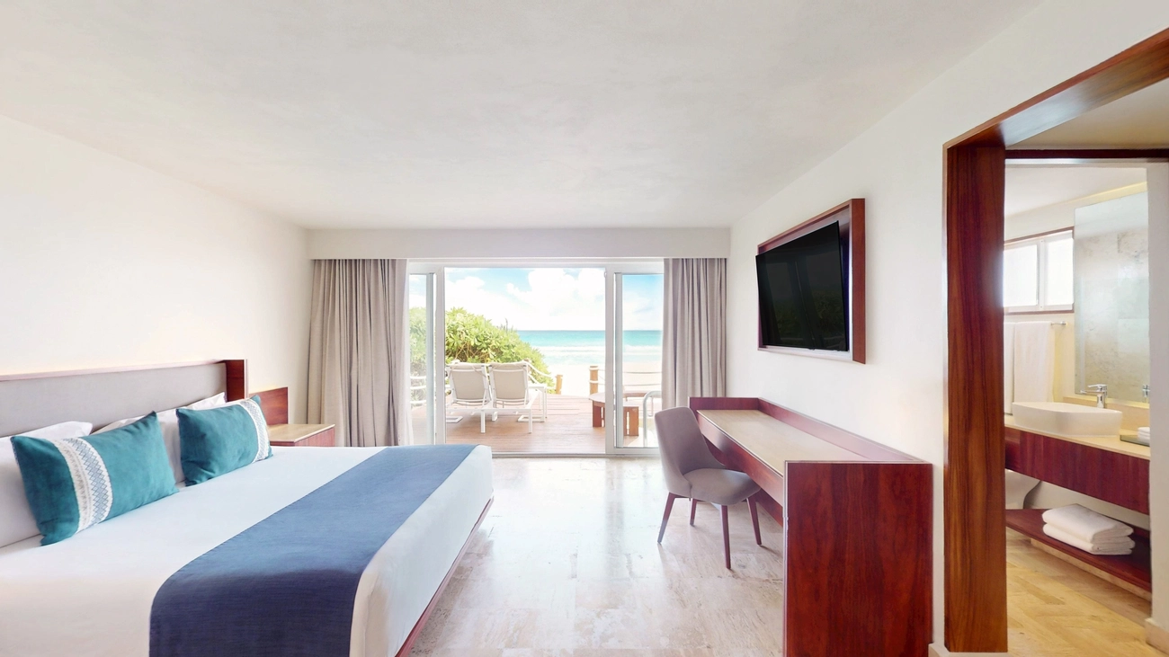 Villa Ocean Front Deck & Plunge Pool at Grand Park Royal Cancún